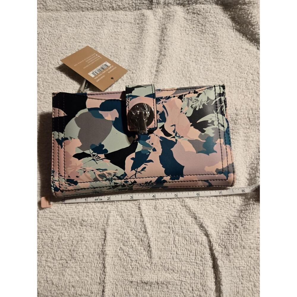 Danielle Nicole Wallet. Color PLMPRT